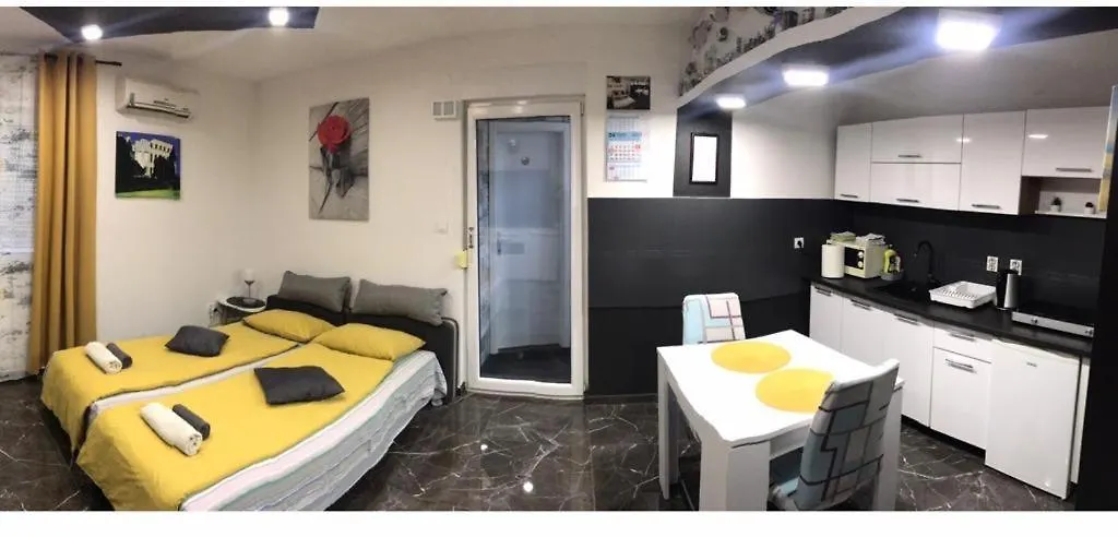 Studio Dama Blizina Amfiteatra I Bus Kolodvora ,Besplatan Privatni Parking,Self-Check- In Pula