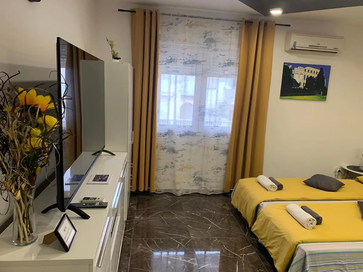 Studio Dama Blizina Amfiteatra I Bus Kolodvora ,Besplatan Privatni Parking,Self-Check- In Pula Croatia
