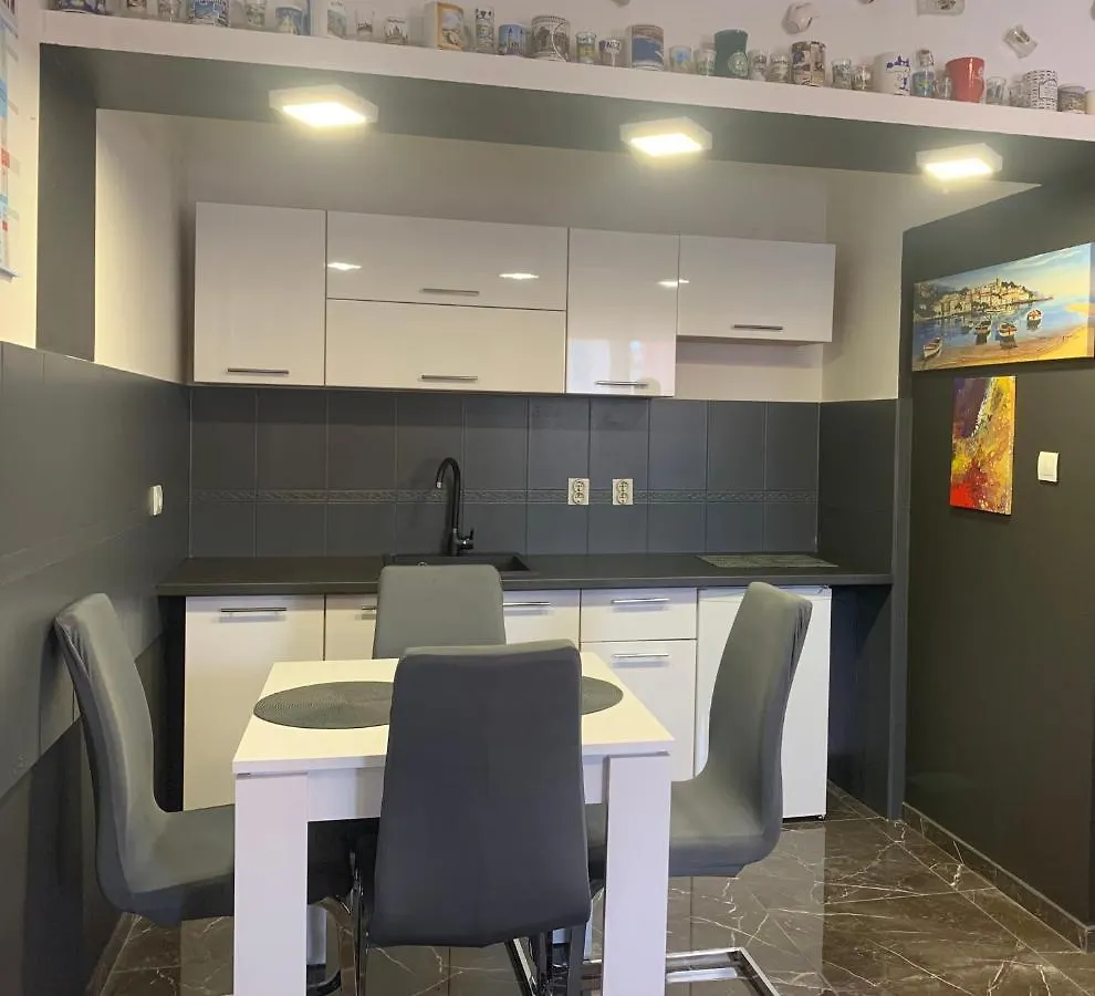 Apartment Studio Dama Blizina Amfiteatra I Bus Kolodvora ,Besplatan Privatni Parking,Self-Check- In Croatia