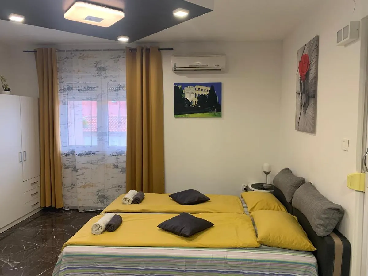 Studio Dama Blizina Amfiteatra I Bus Kolodvora ,Besplatan Privatni Parking,Self-Check- In Pula Croatia